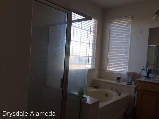 Building Photo - 1189 Hillery Way
