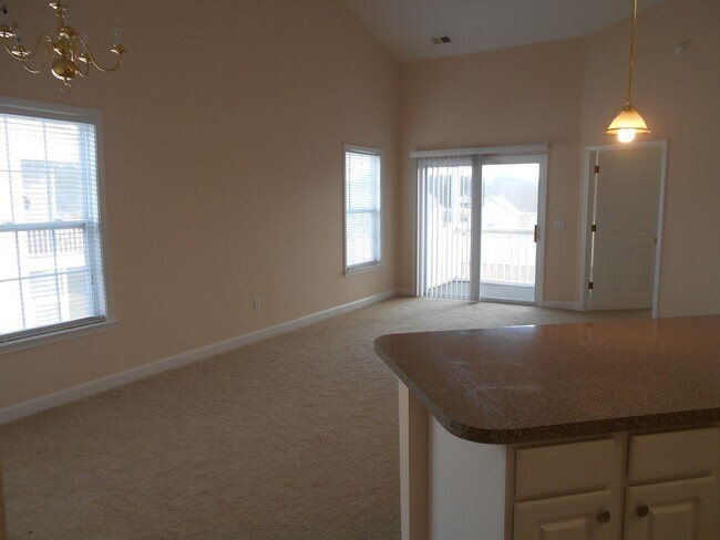 Foto del edificio - 3 bedroom, 2 bath condo in Carolina Willows