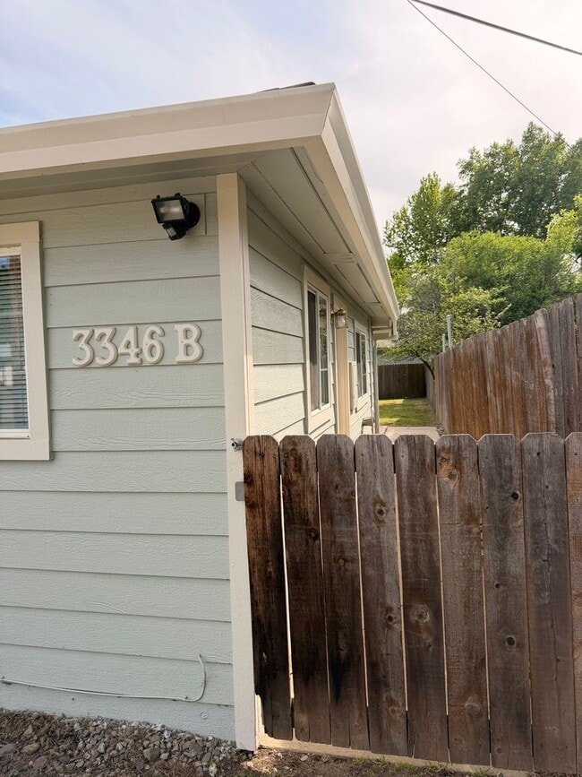 Building Photo - 3346 Stingy Ln