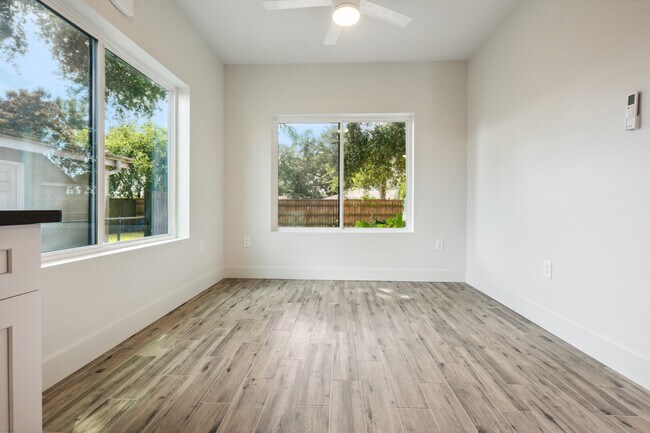 Dining area - 428 W Solidelle St