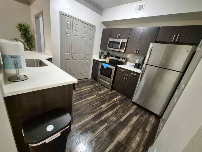 Building Photo - 12100 Metric Blvd