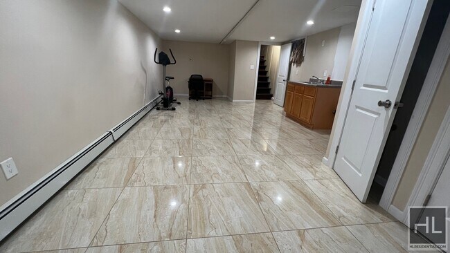 Building Photo - NEWLY RENOVATED  BEAUTIFUL STUDIO EAST 42 ...