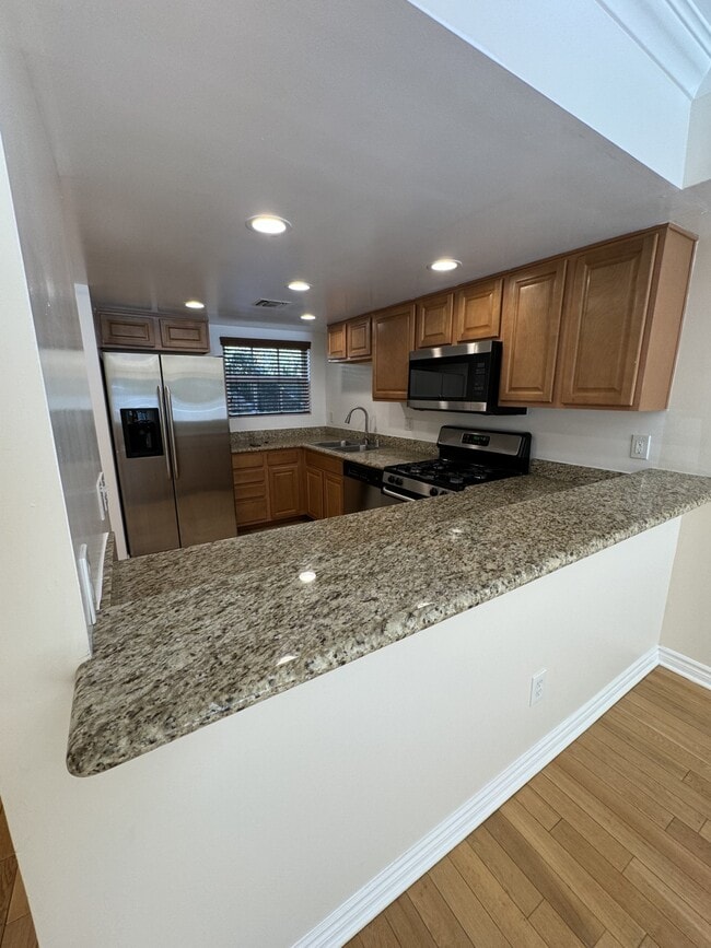 Building Photo - 2301 Roscomare Rd
