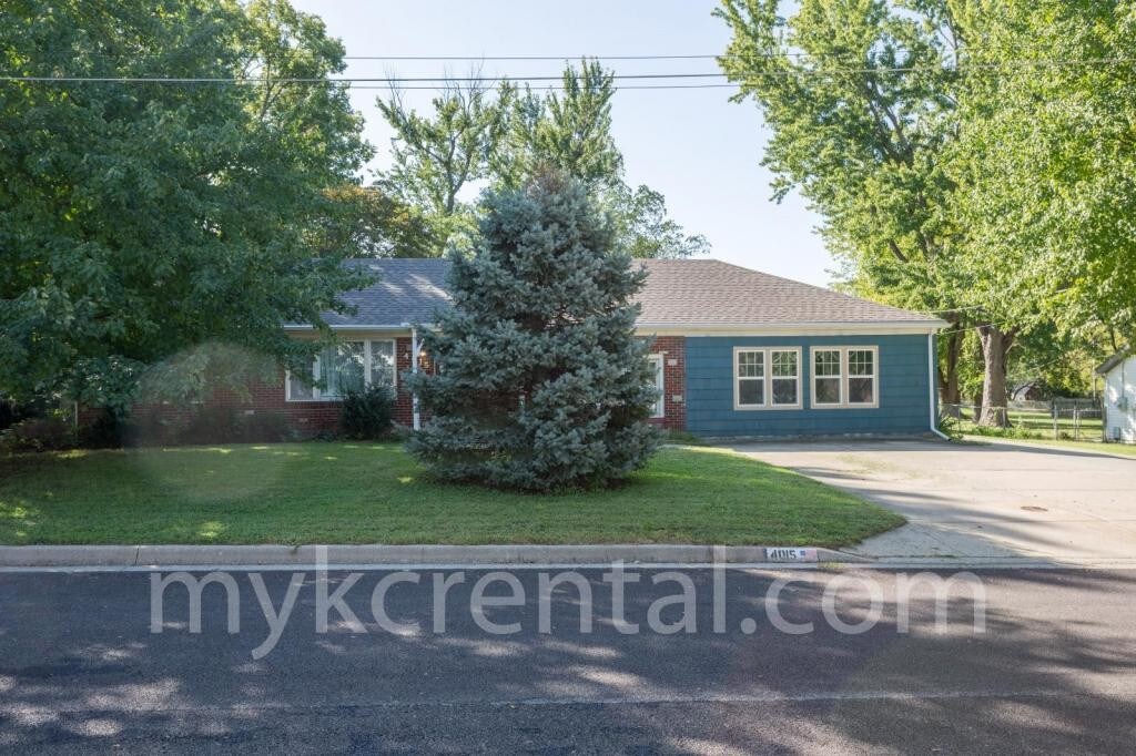 4015 W 47th Ter House Rental in Roeland Park, KS