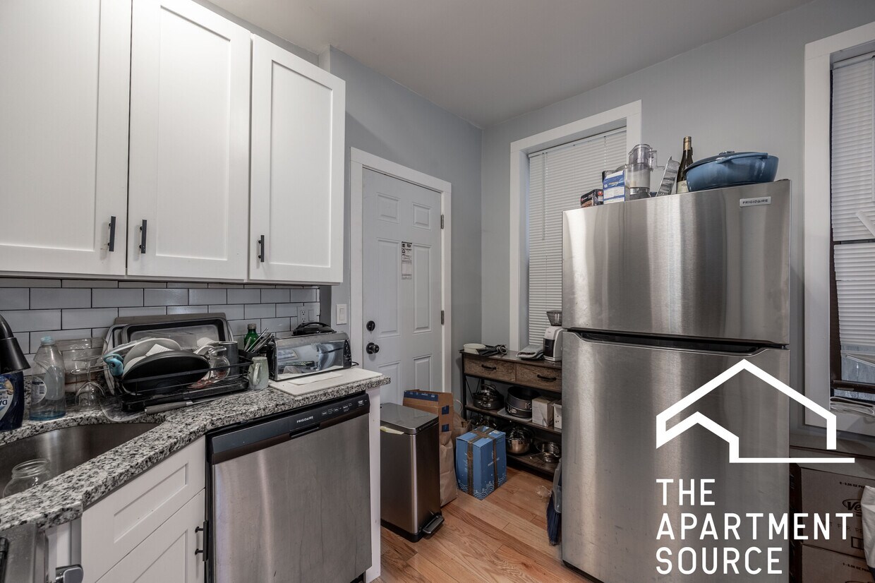 Foto principal - 1622 W Beach Ave