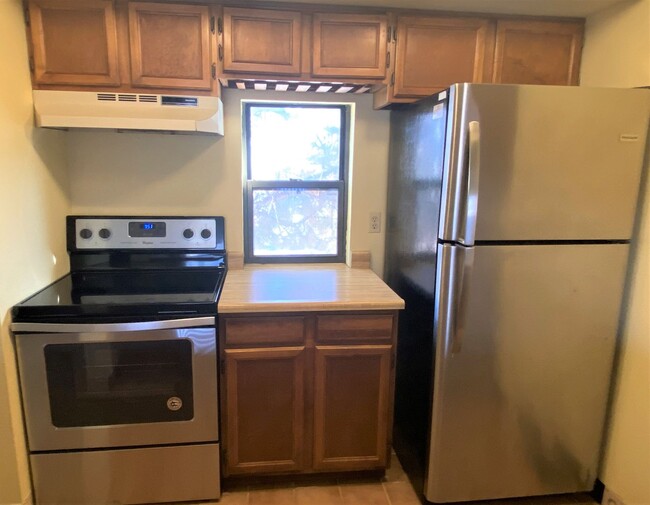 Building Photo - Spacious 3 Bedroom/2 Bathroom in Chaparral...