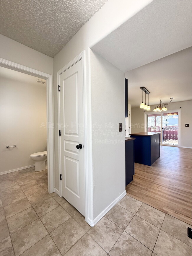 Foto del edificio - 6510 Oakwood Blvd