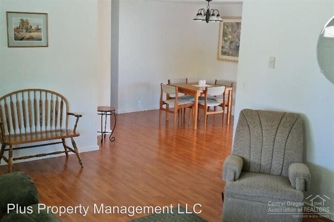 Foto del edificio - 1472 SW Canyon Dr