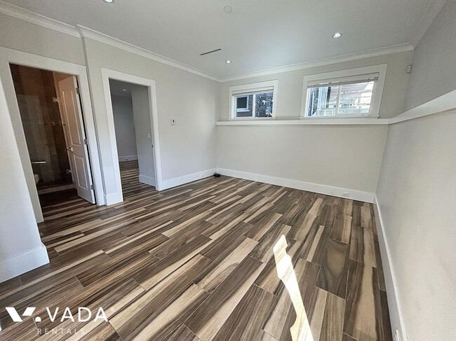 Photo du bâtiment - 420 W 19th Ave
