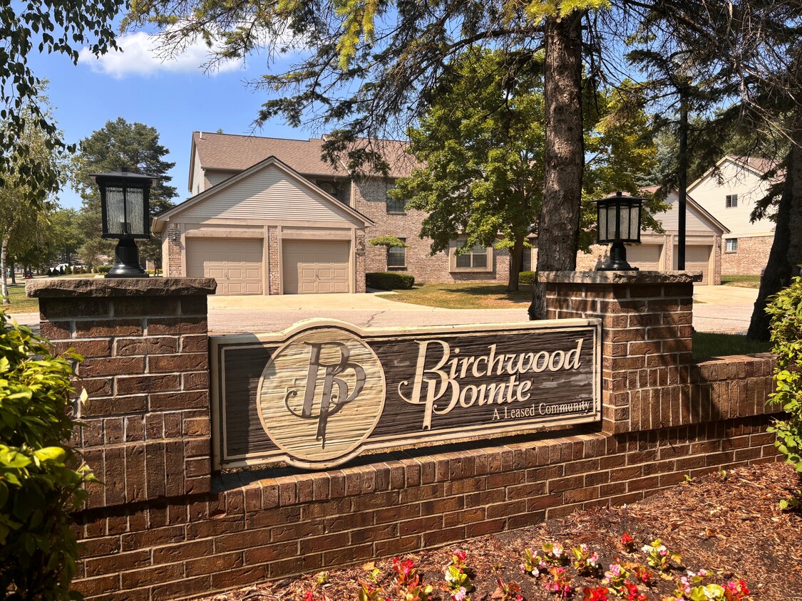 Primary Photo - Birchwood Pointe