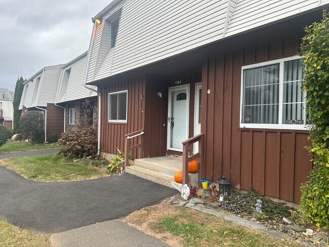 Foto del edificio - 330 Short Beach Rd