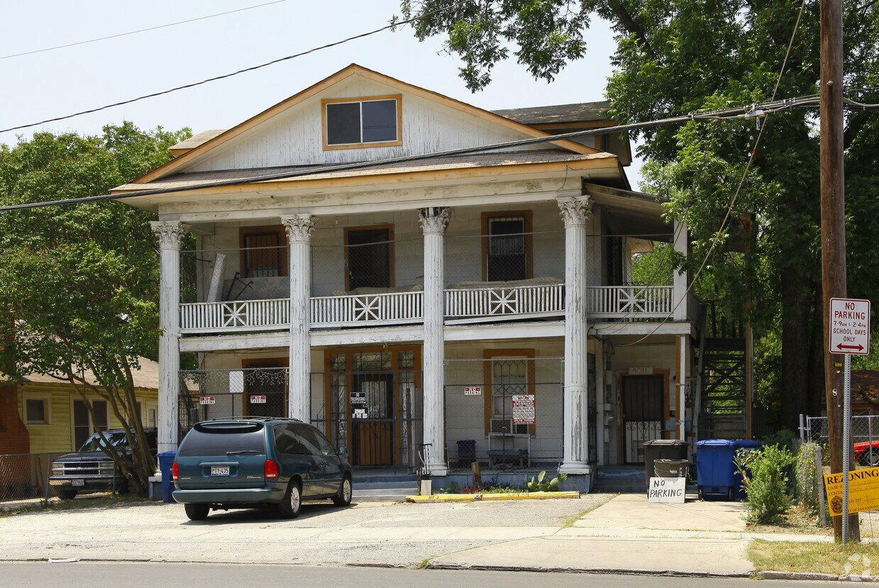 Building Photo - 4011 S Presa St