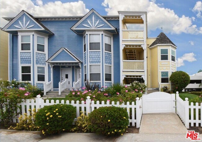 Foto del edificio - 100 Monterey Blvd