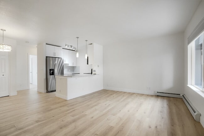 Updated Apartment in The Heart of Jefferson Park - Updated Apartment in The Heart of Jefferson Park