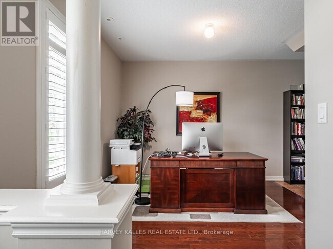 Photo du bâtiment - 42 Rosewood Ave