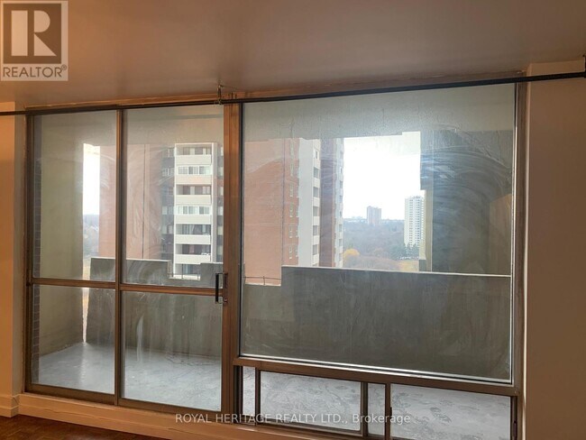 Photo du bâtiment - 1 Massey Square