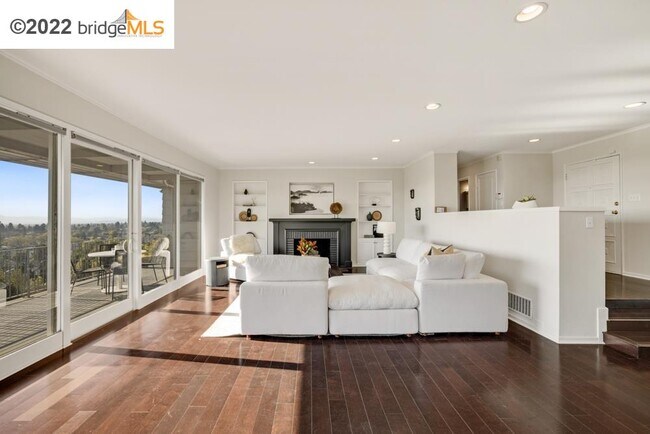 Foto del edificio - 5727 Country Club Dr