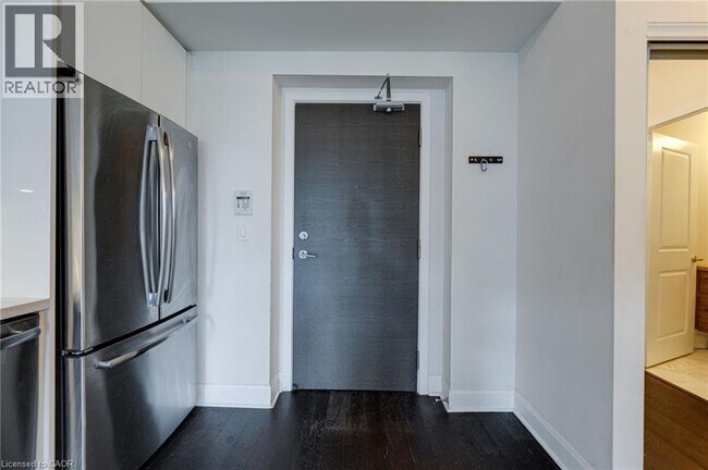 Building Photo - 33 Shore Breeze Dr