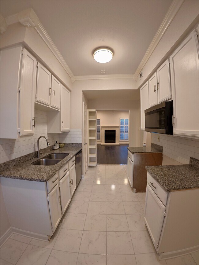 Building Photo - 12550 Piping Rock Dr