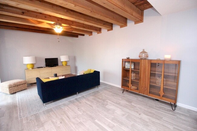 Building Photo - 1614 Shaker Cir