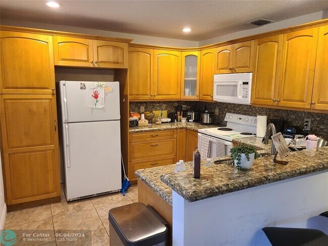 Building Photo - 4461 SW 11th Pl