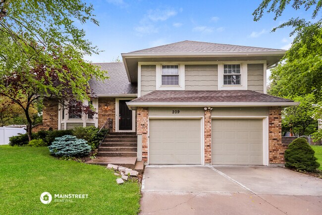Building Photo - 209 S Montclaire Dr