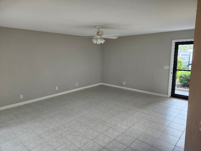 Building Photo - 3645 Boca Ciega Dr