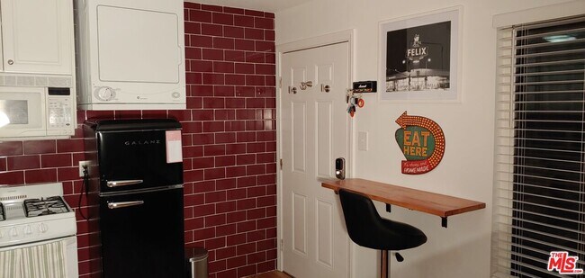 Foto del edificio - 589 Friendly Ln