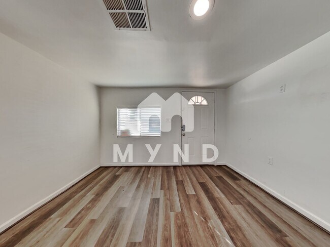 Building Photo - 2726 W Durango St