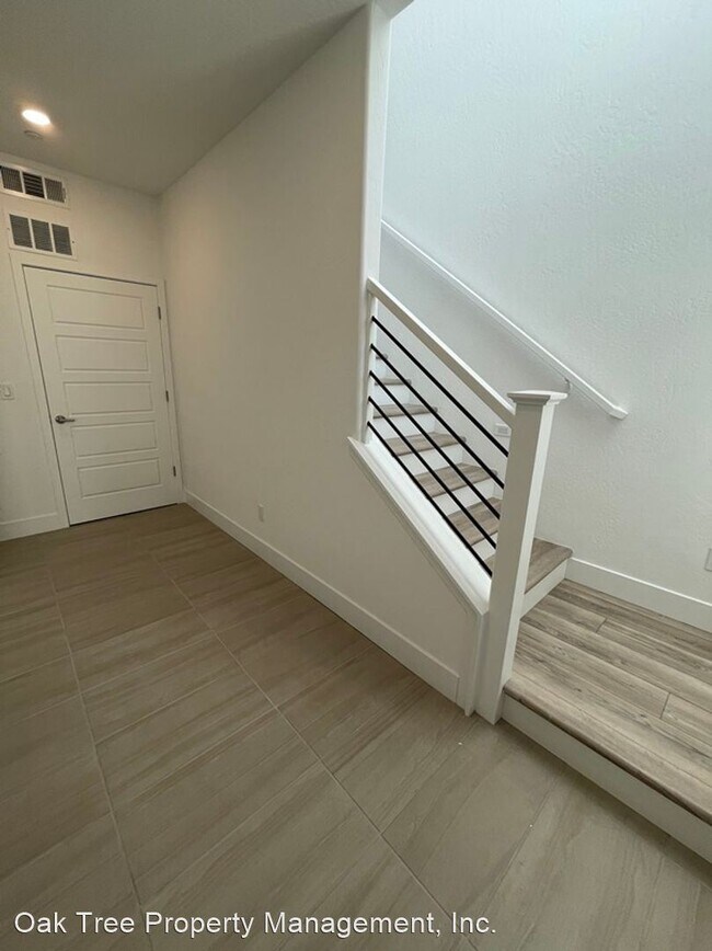 Foto del edificio - 2 br, 2 bath House - 567 N. Adler Lane