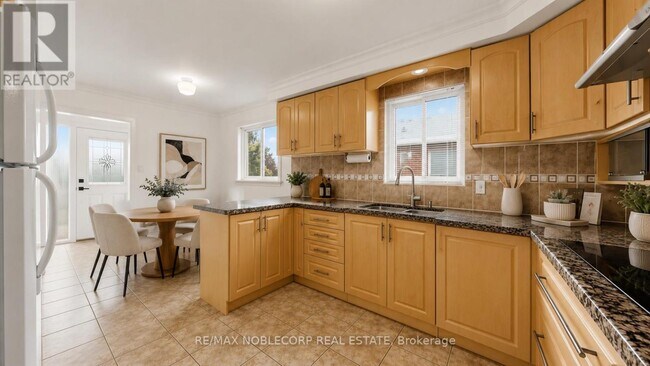 Building Photo - 8 Summerfield Crescent