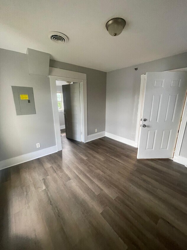 Foto principal - 305 Montgomery St