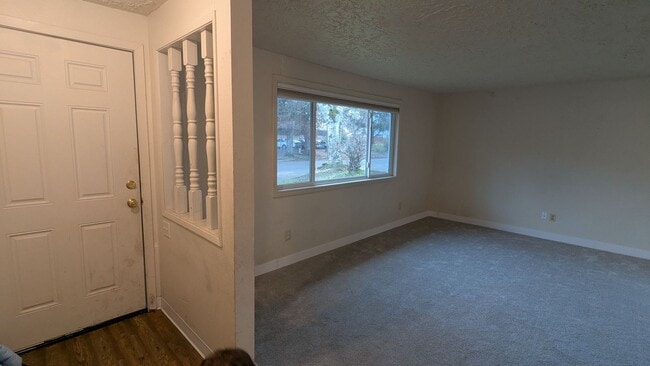 Building Photo - 14616 NE Coast Pine Ct