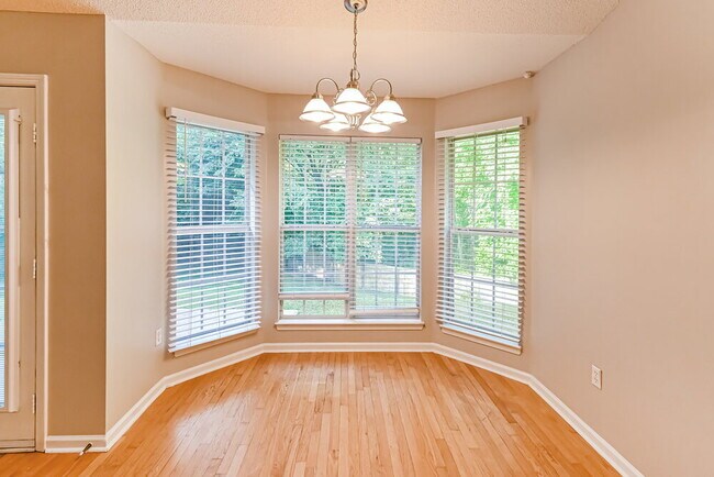Building Photo - 1816 Northwood Hills Cove