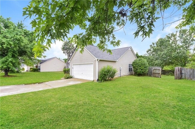 Building Photo - 1525 Julianna Dr