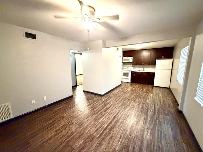 Photo - 1911 Pasco Street Unit 6 Apartment