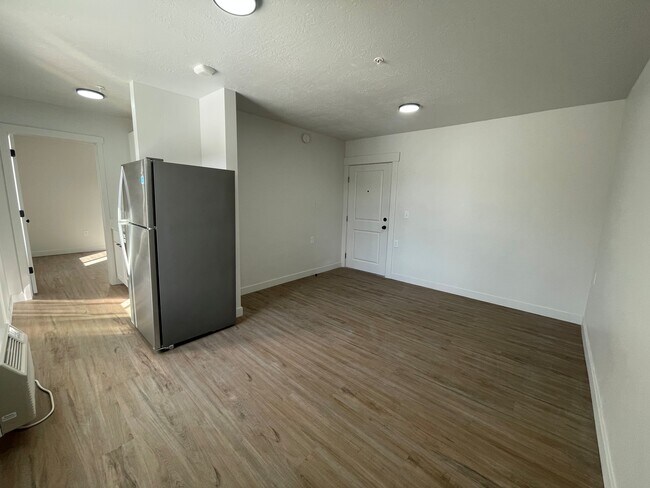 Building Photo - 404 E 5600 S