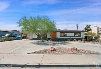 Building Photo - 2301 W Altadena Ave