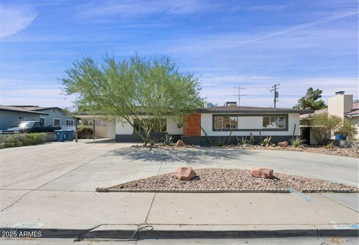 Foto principal - 2301 W Altadena Ave
