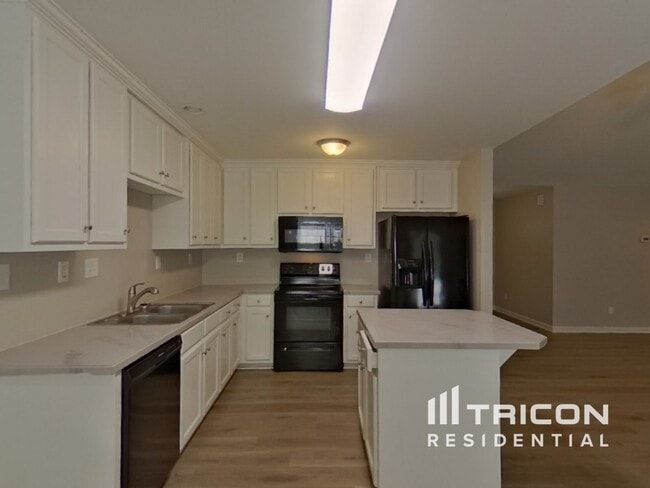 Building Photo - 1571 Kingston Dr