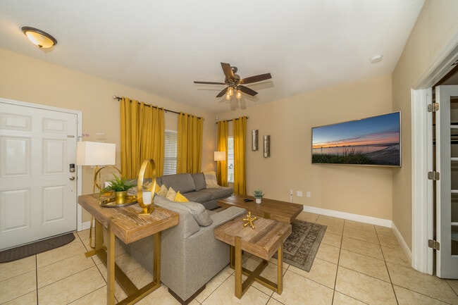 Photo - 205 E Kirby St House