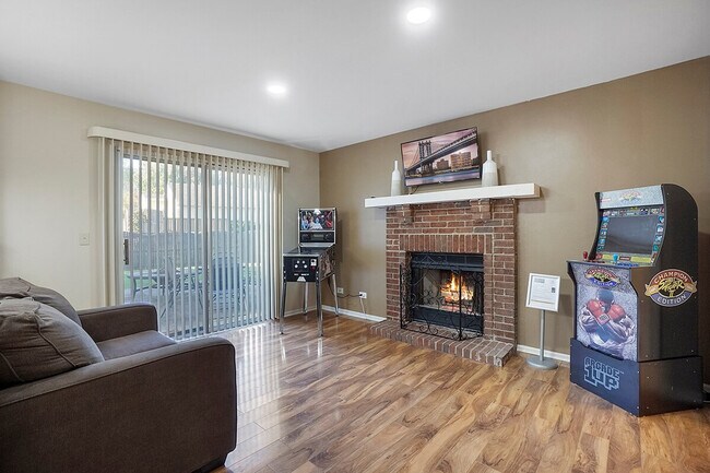 Foto del edificio - 2323 Woodview Ln