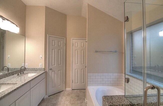 Building Photo - 543 Rivergrove Dr