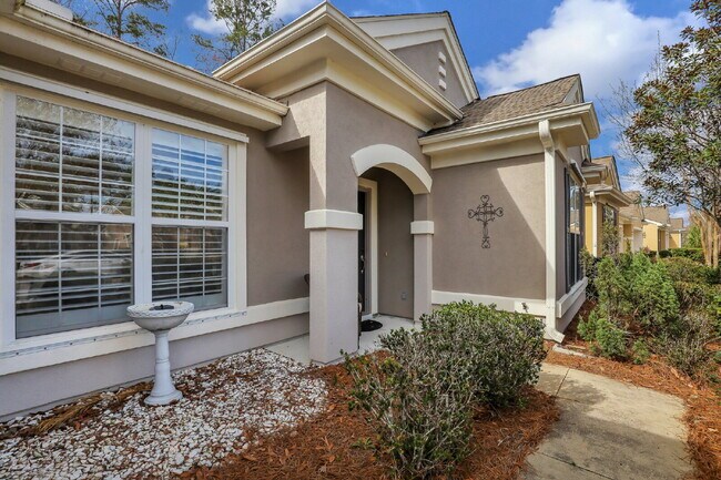 Foto del edificio - "213 Landing Lane - Charming 2-Bed, 2-Bath with Den and Sun Room Home, 1,550 Sq Ft of Comfort in ...