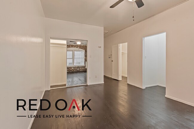Foto del edificio - ~2 Months FREE~ Welcome to This Lovely Stu...