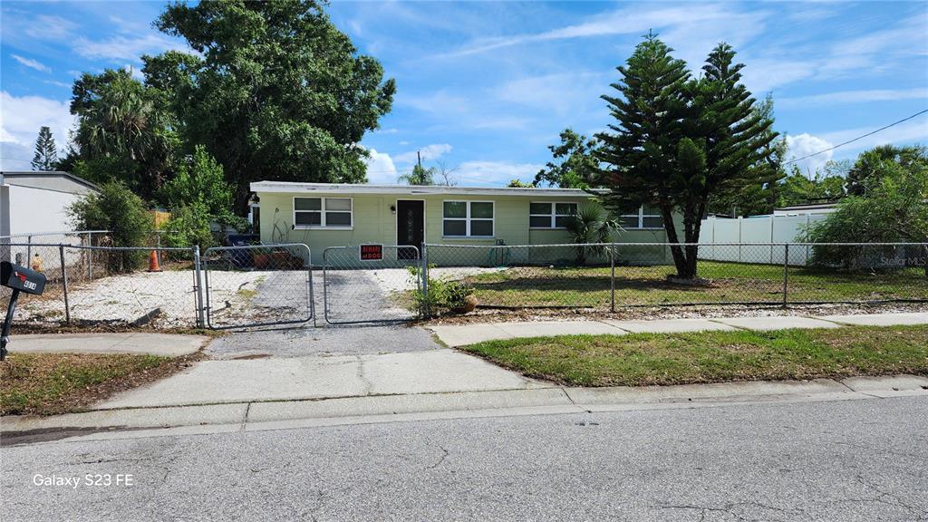 Primary Photo - 4014 W Mango Ave