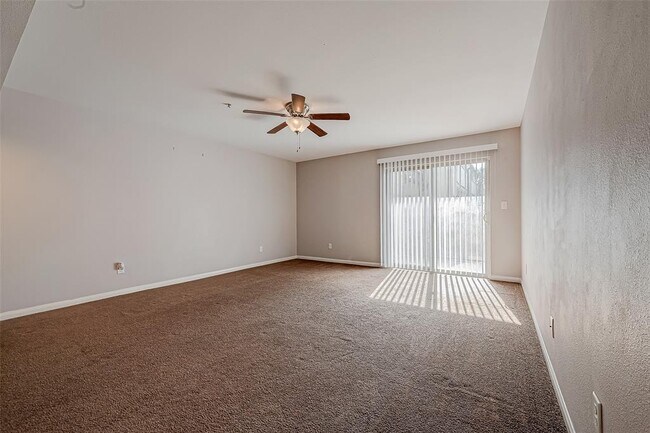 Foto del edificio - 8415 Hearth Dr
