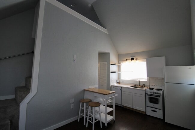 Building Photo - 1117 N Midland Blvd
