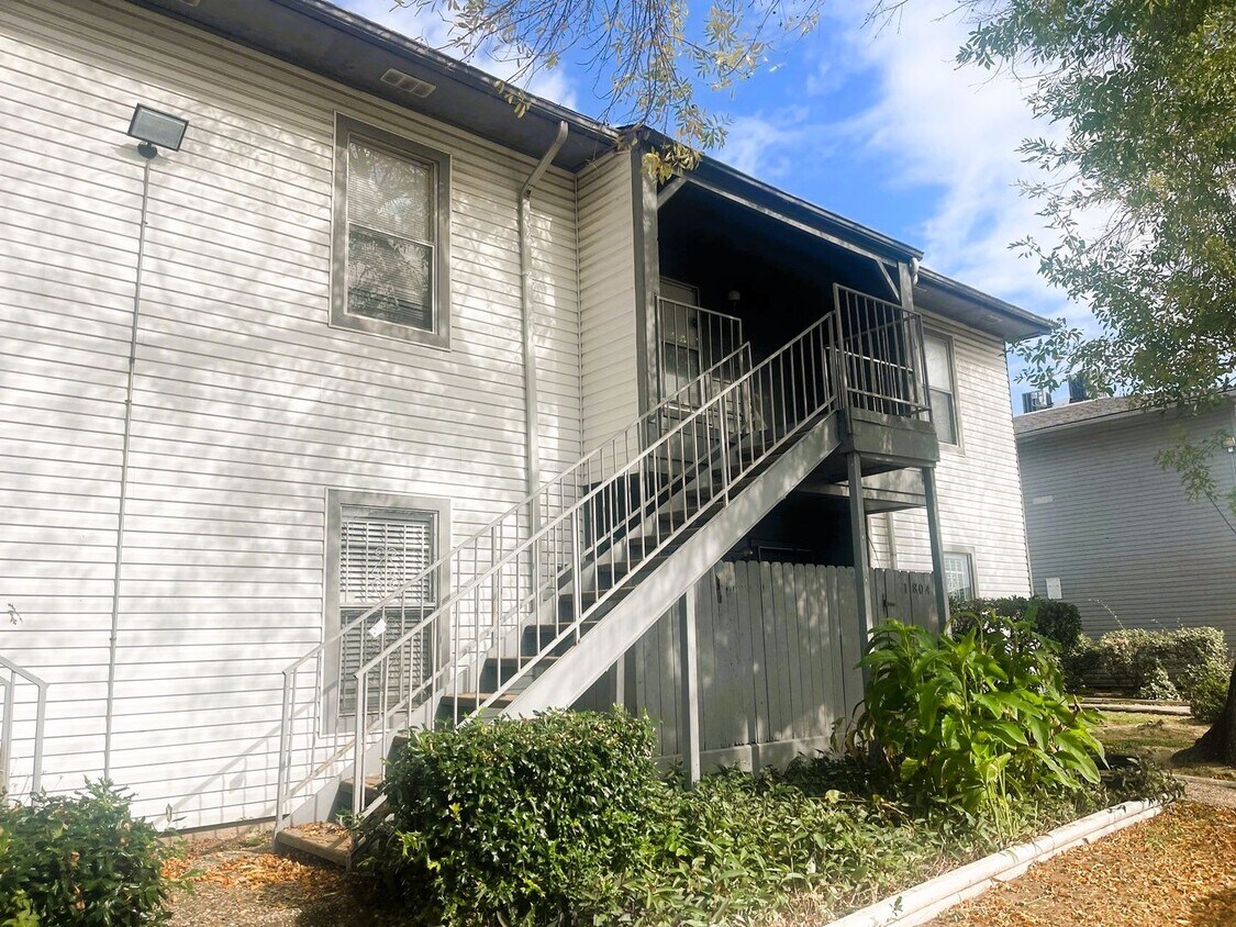 Primary Photo - 7200 Clarewood Dr #1805**Ask about our NO ...