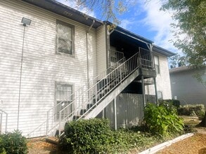 Building Photo - 7200 Clarewood Dr